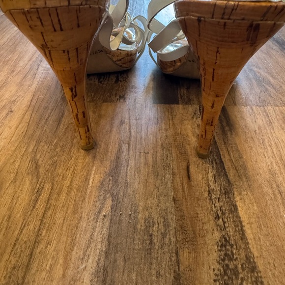 White House Black Market Women's White Sandals - Picture 6 of 6